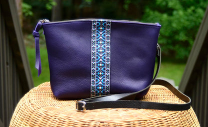 Kit Crossbody - stylish zippered crossbody