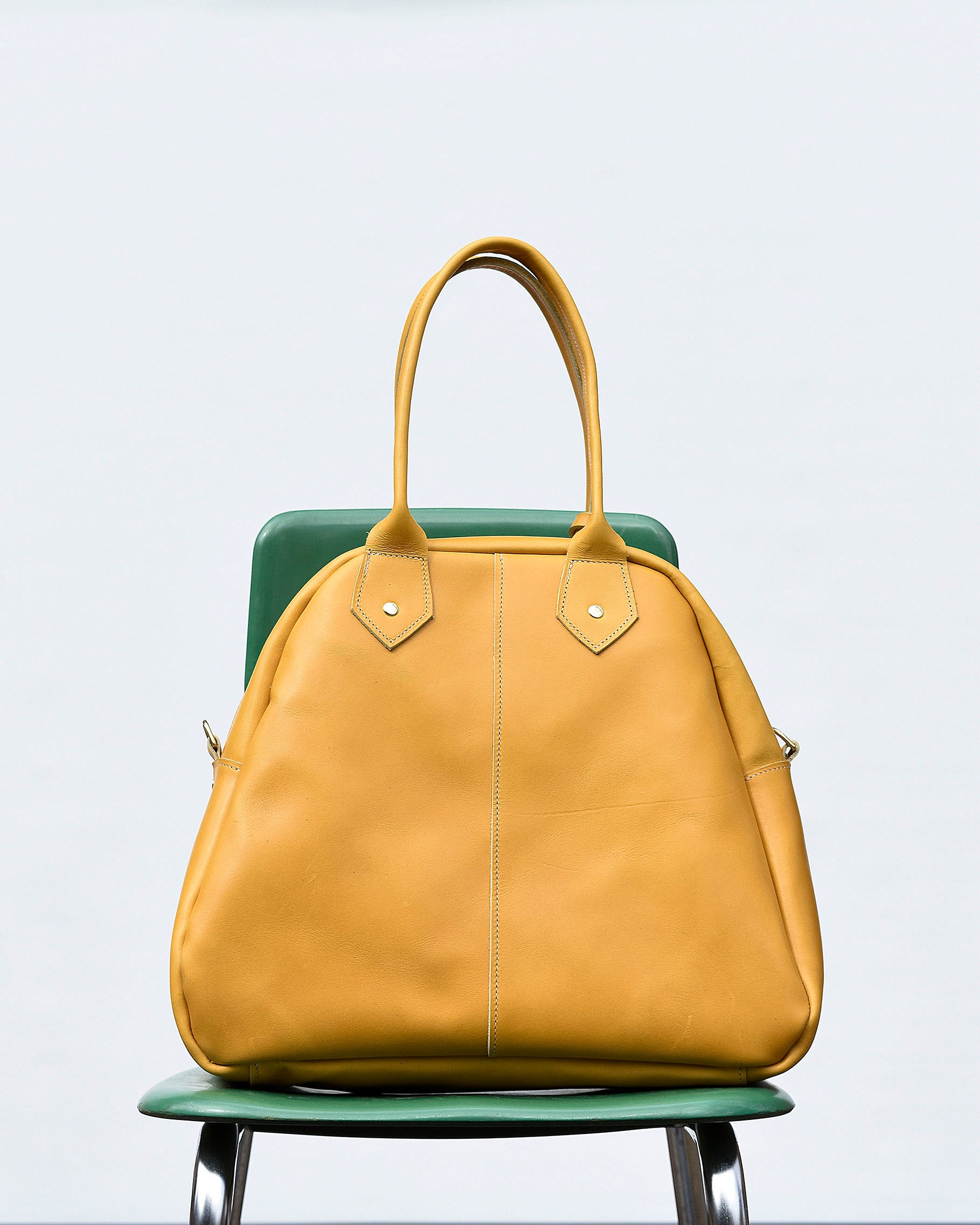 bea tote in grained leather