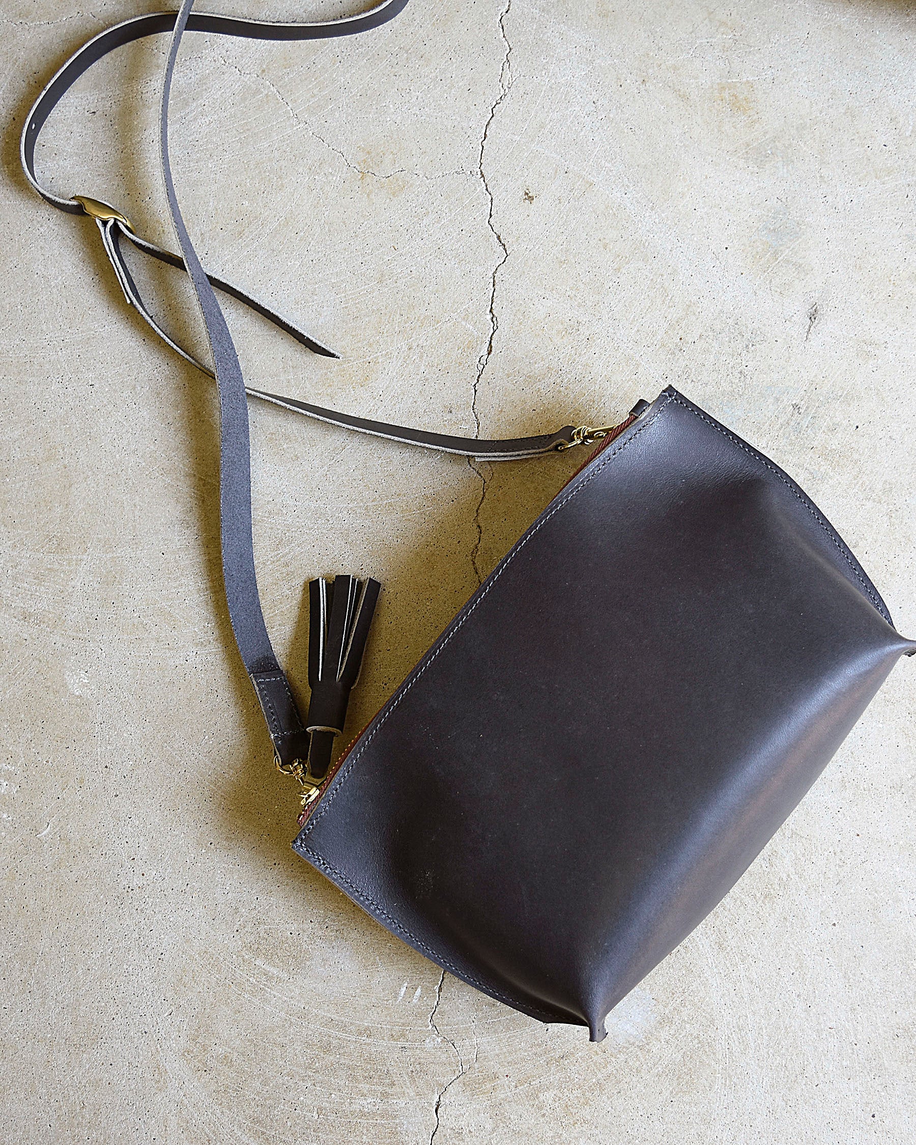 Essential Leather Zipper Crossbody